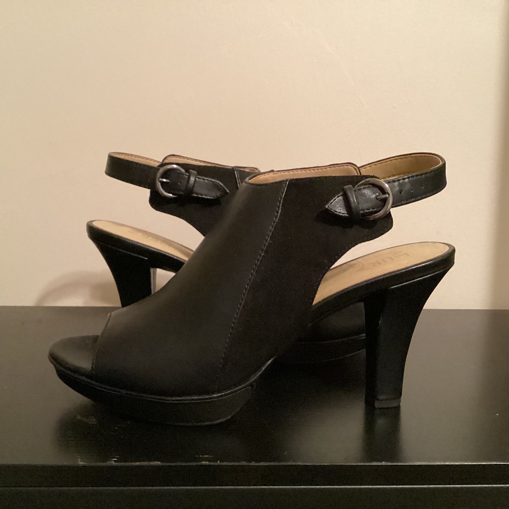 Naturalizer black leather and suede platform heel